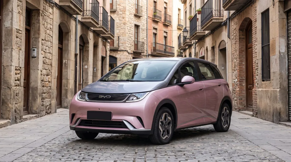 Kompakt hatchback: alçak, yuvarlak hatlı, sevimli ve çevik.