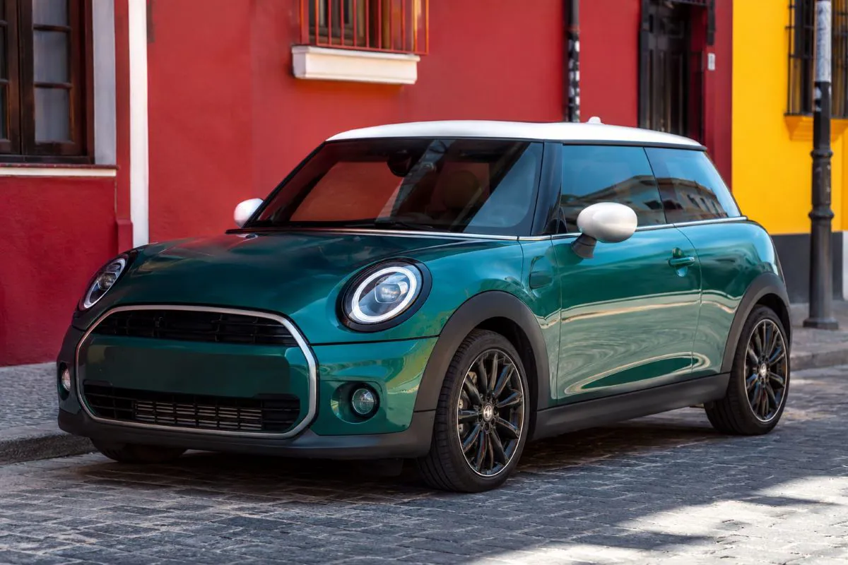 MINI, BMW'ye ait ama karakteri tamamen kendine ait.
